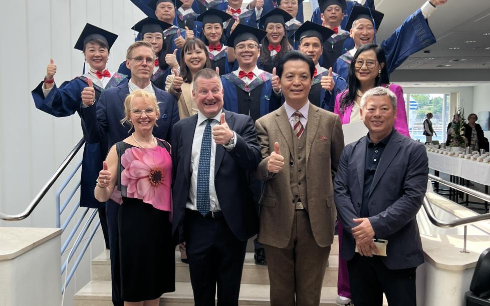 1720602698119417.jpg graduates-with-teemu.jpg